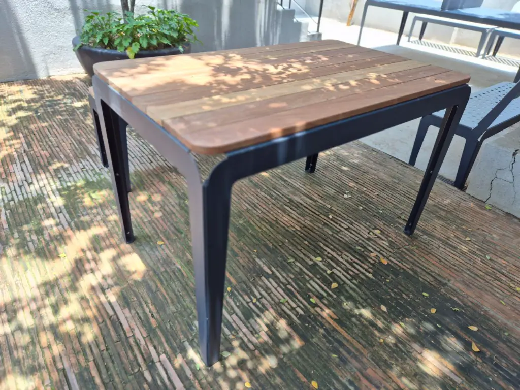 Mesa acero Galvanizado, Madera Tropical y/o Pintura