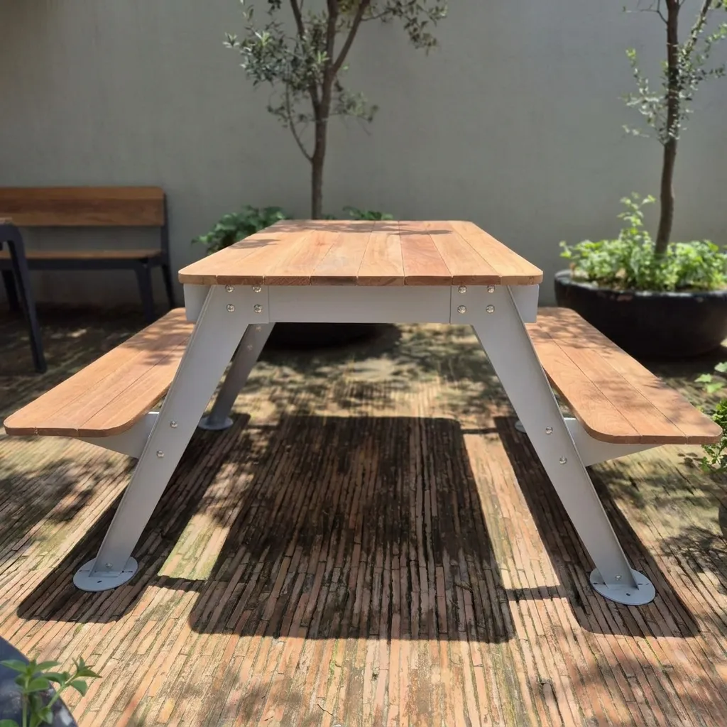 Mesa Picnic de madera y base de metal 6 Personas CRTEC