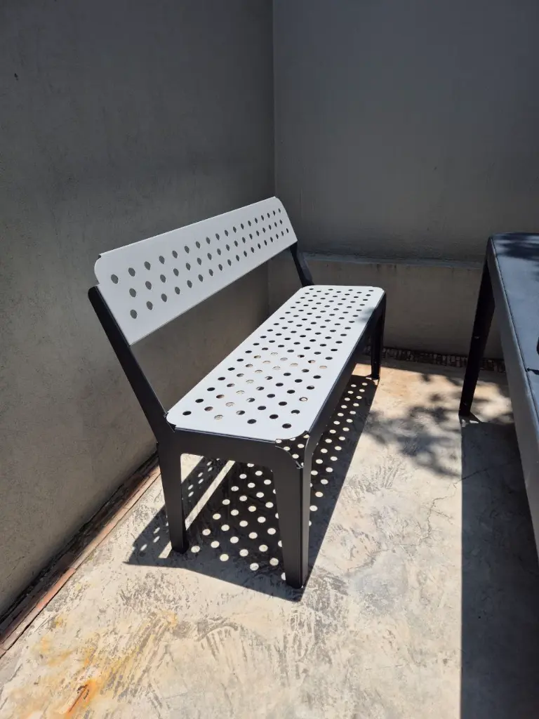 Asiento Perforado de acero Galvanizado, pintura electroestática